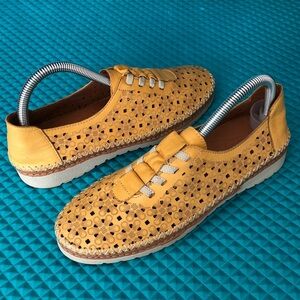 SPRING STEP Women Indi slip-on loafers in yellow | 8.5/39
